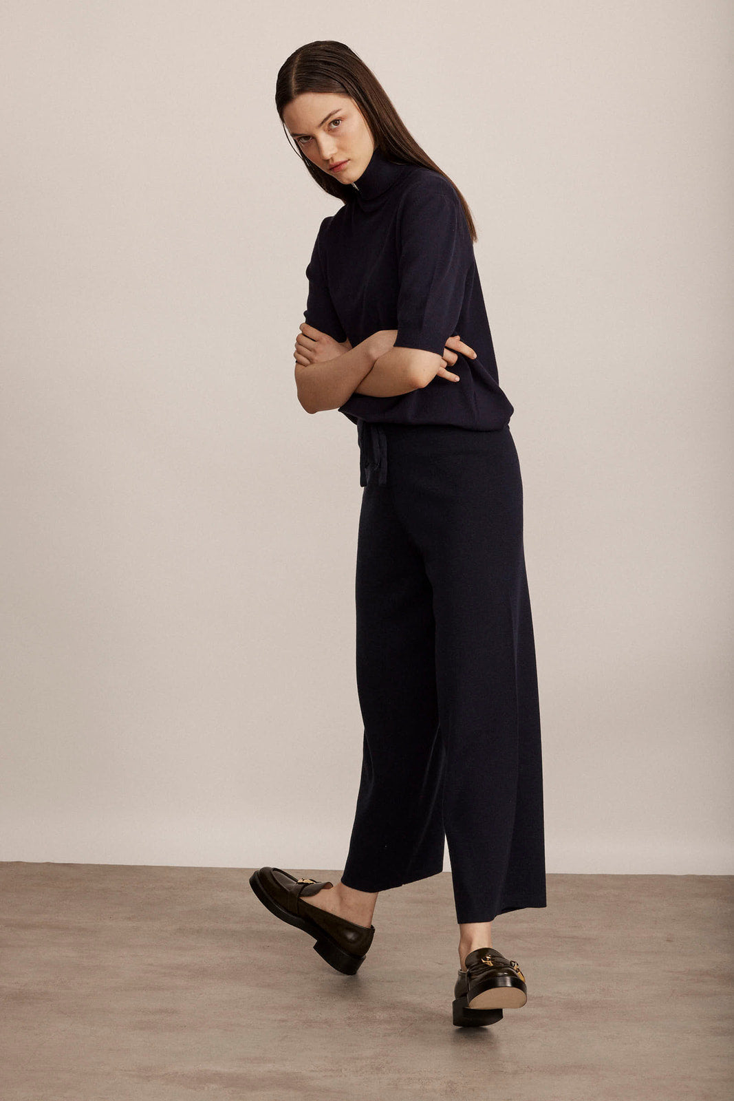 מכנסי לאונג' עם סיומת רחבההרכב: 100% צמרהדוגמנית בגובה 1.74 ולובשת מידה 36 אירופאית