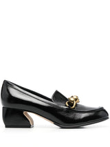 נעלי לאופר בצבע שחור עם לולאות זהב עקב סטייטמנט 4.5 ס"מ