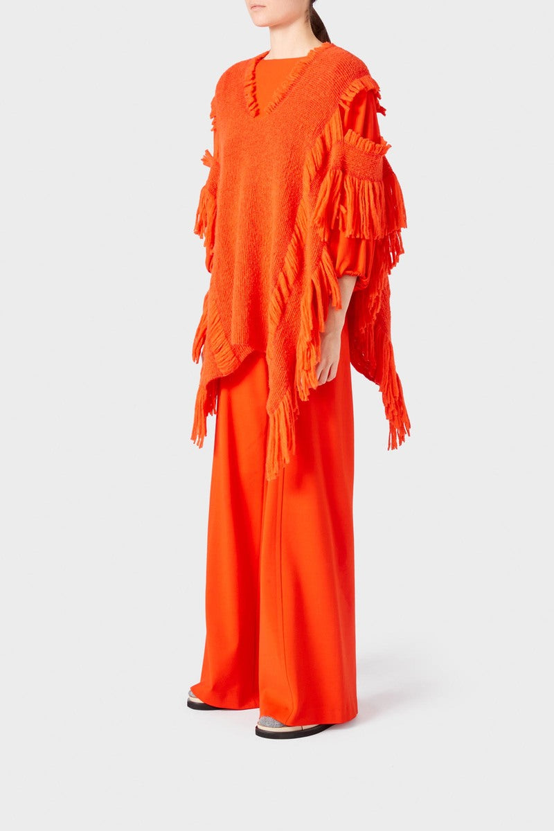 מכנסיים מחוייטים מתרחבים בגזרה גבוהה בעיטור פס תפר בולטהרכב: 68% ויסקוזה, 27% פוליאמיד, 5% אלסטןהדוגמנית בגובה 1.79 ולובשת מידה 40 איטלקית