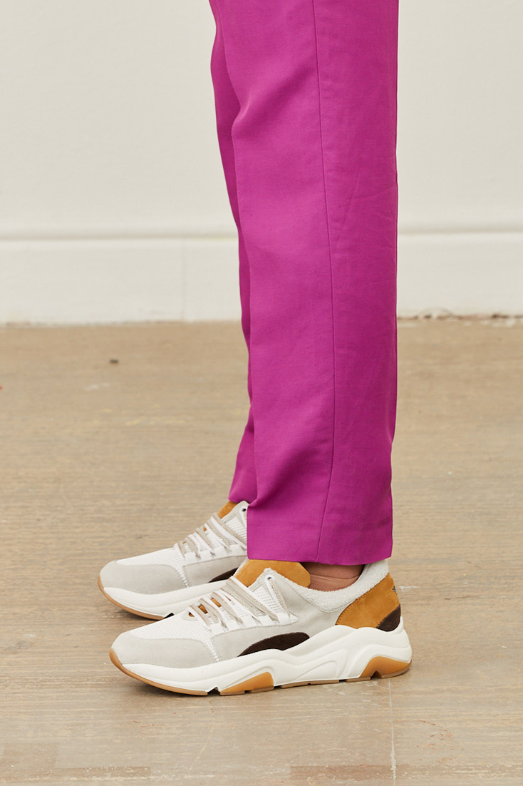 נעלי סניקרס בשילובי צבעיםהרכב: עור בשילוב בד; סוליה: גומי