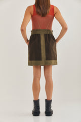 חצאית כותנה קצרה בצביעת יד עם גומי במותן וחגורה